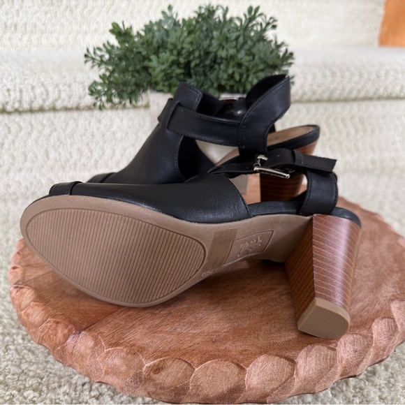 Black Women's Heeled Shoes With Buckles. - Picture 4 of 12